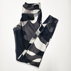 Nike Women's Gray Camo Dry-Fit One Training Compression Athletic Leggings XS EUC